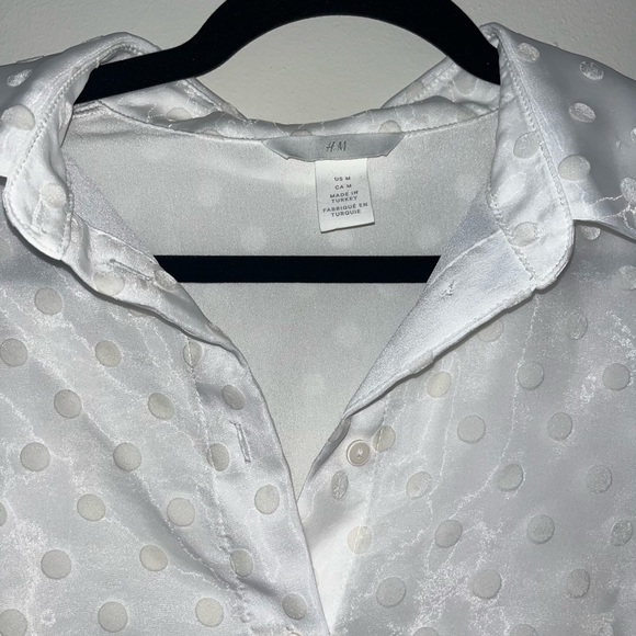 H&M Elegant Blouse - Picture 2 of 3